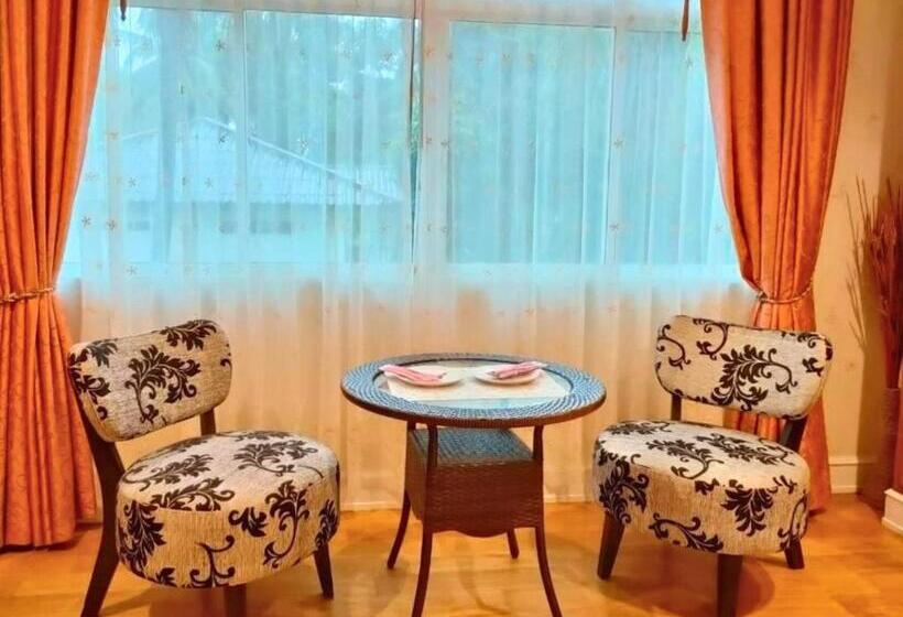 اتاق لوکس با چشم‌انداز باغ, Vartika Resovilla Kuiburi Beach Resort And Villas