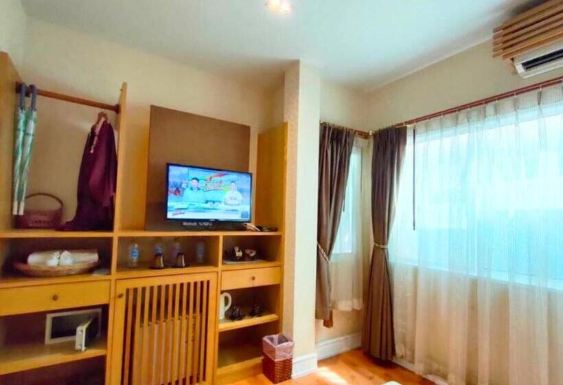 سوییت خانوادگی, Vartika Resovilla Kuiburi Beach Resort And Villas