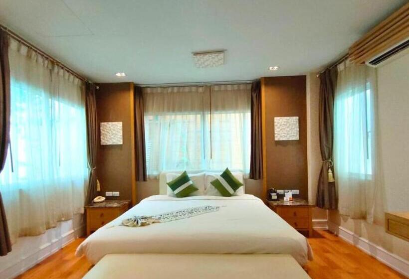 سوییت خانوادگی, Vartika Resovilla Kuiburi Beach Resort And Villas