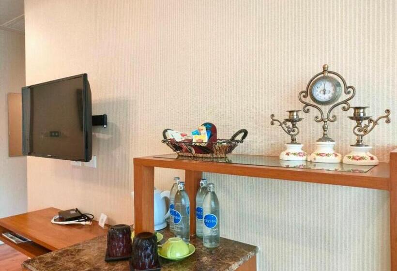 اتاق لوکس با چشم‌انداز باغ, Vartika Resovilla Kuiburi Beach Resort And Villas