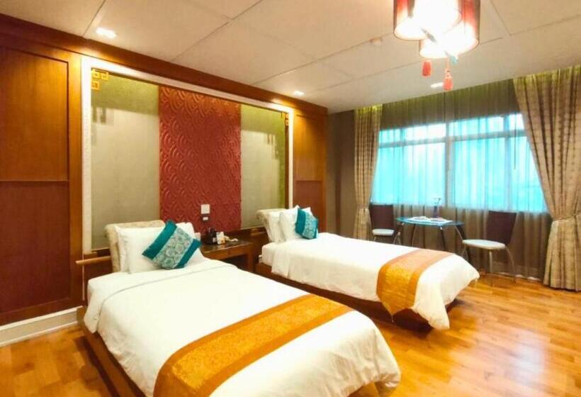 اتاق لوکس با چشم‌انداز باغ, Vartika Resovilla Kuiburi Beach Resort And Villas