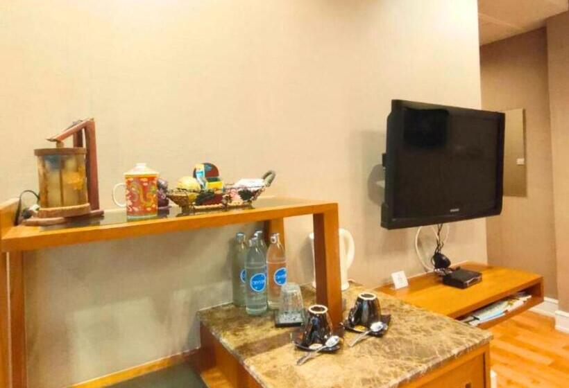 اتاق لوکس با چشم‌انداز باغ, Vartika Resovilla Kuiburi Beach Resort And Villas