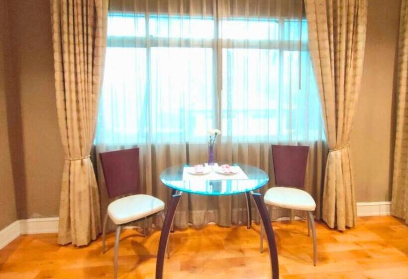 اتاق لوکس با چشم‌انداز باغ, Vartika Resovilla Kuiburi Beach Resort And Villas