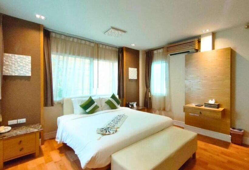 سوییت خانوادگی, Vartika Resovilla Kuiburi Beach Resort And Villas