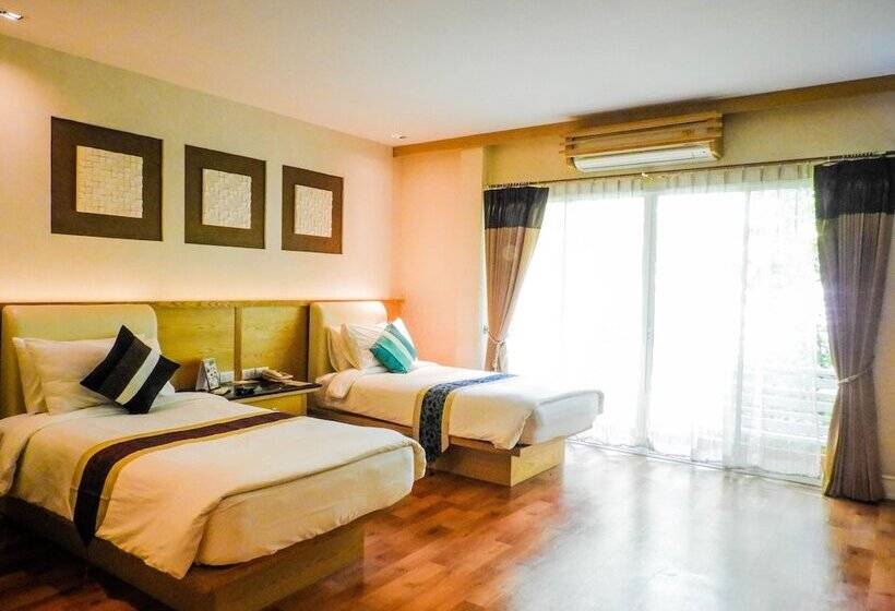 سوییت خانوادگی, Vartika Resovilla Kuiburi Beach Resort And Villas