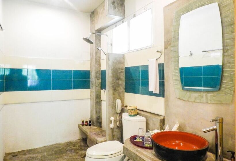 سوییت خانوادگی, Vartika Resovilla Kuiburi Beach Resort And Villas