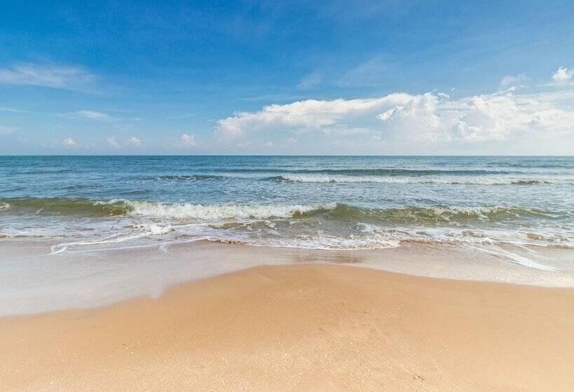 سوییت اجرایی, Vartika Resovilla Kuiburi Beach Resort And Villas
