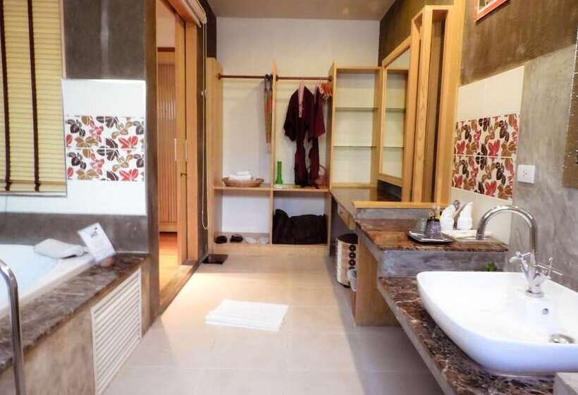 سوییت اجرایی, Vartika Resovilla Kuiburi Beach Resort And Villas