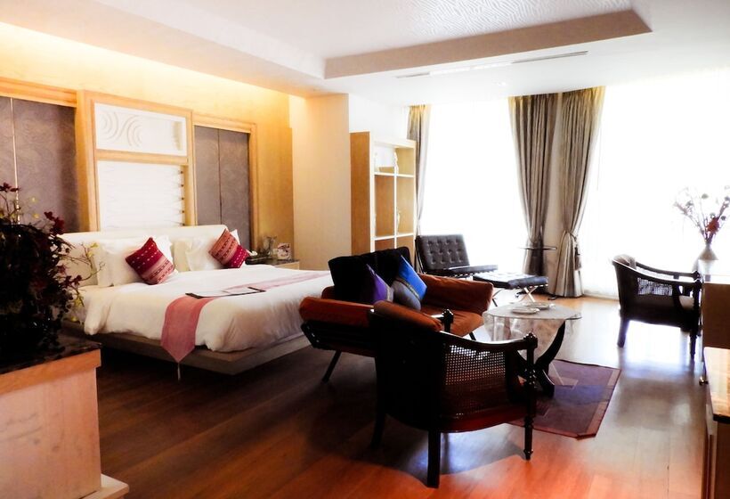 سوییت اجرایی, Vartika Resovilla Kuiburi Beach Resort And Villas