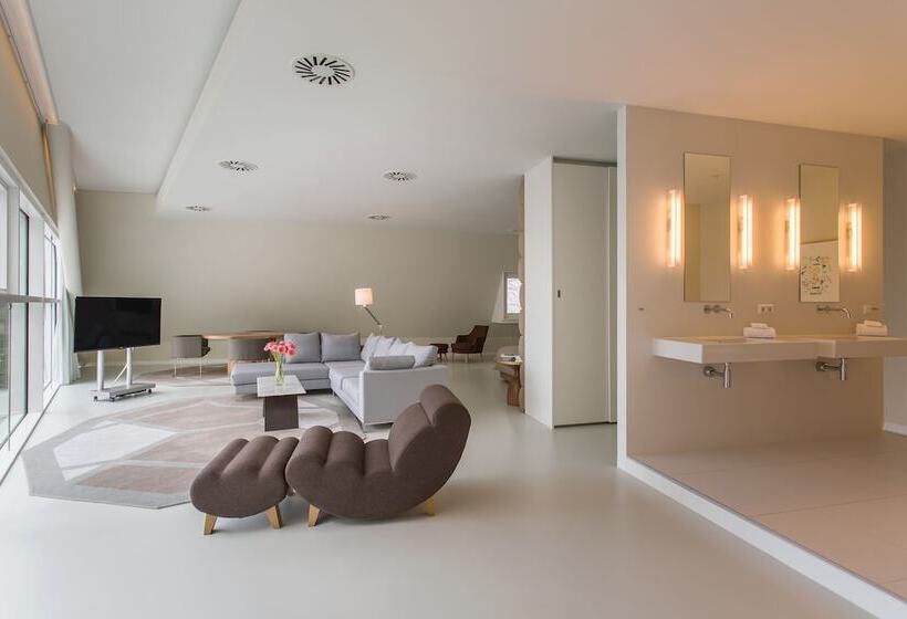 Suite, Room Mate Aitana