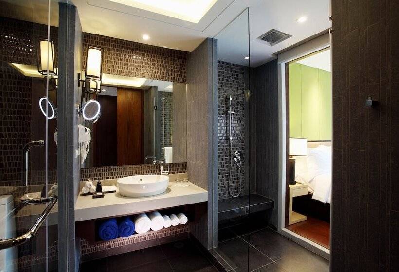 Номер Deluxe Вид на Бассейн, Graceland Khaolak Beachfront Resort