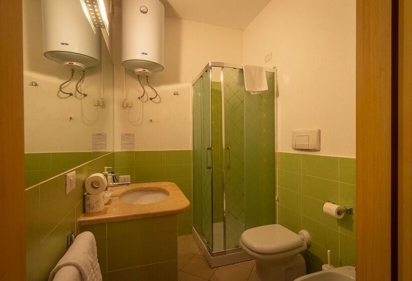 Четырехместный Номер Стандарт, Delta Rooms