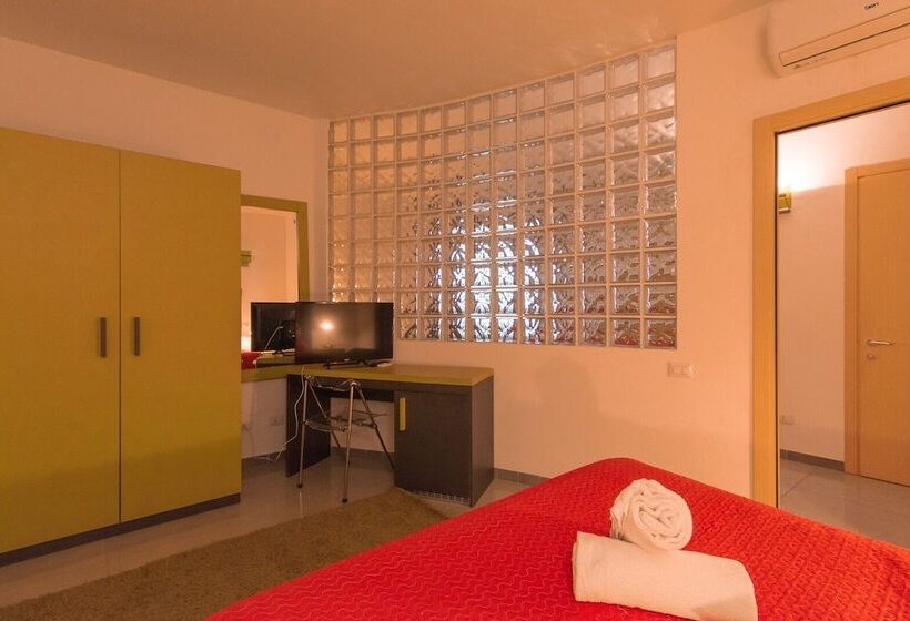 Четырехместный Номер Стандарт, Delta Rooms