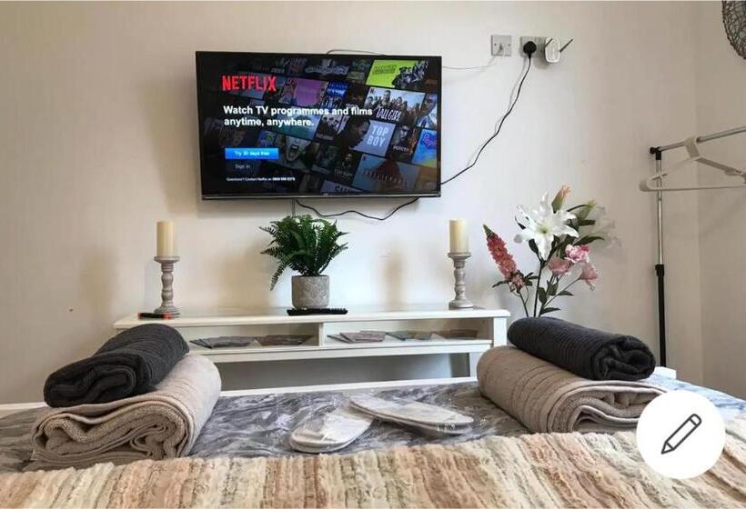 סטודיו דלוקס, Citynights Studios With Free Parking
