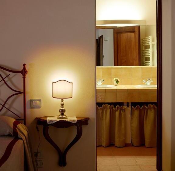 디럭스 트리플 룸, Relais Borgo Petrognano