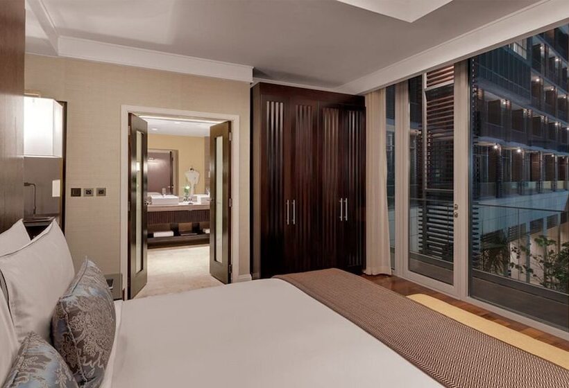 Полулюкс Вид на Бассейн, Kempinski Hotel Gold Coast City