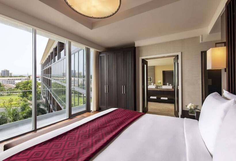 Полулюкс Вид на Бассейн, Kempinski Hotel Gold Coast City