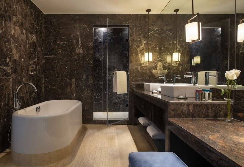 Полулюкс Вид на Город, Kempinski Hotel Gold Coast City
