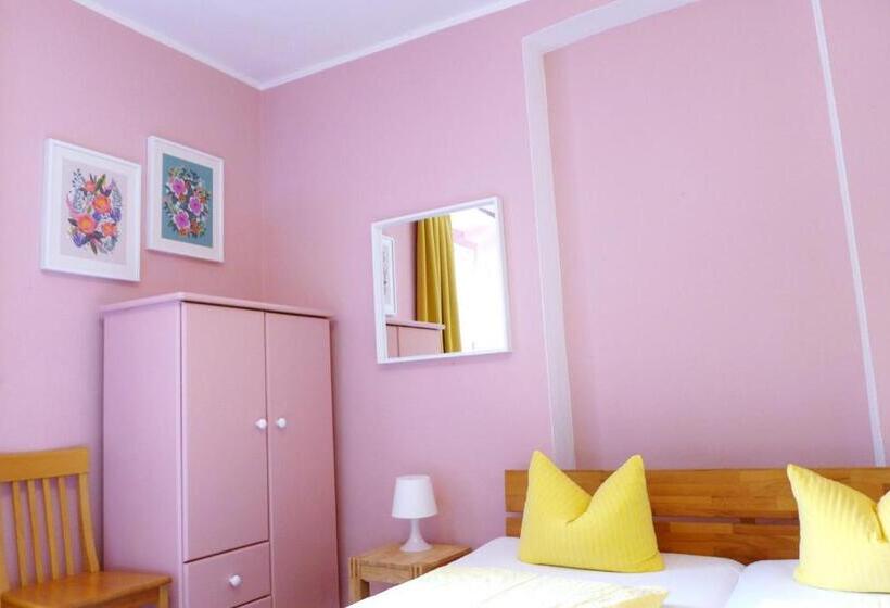 Трехместный Номер Стандарт Совместная Ванная, Pension Stoi Budget Guesthouse