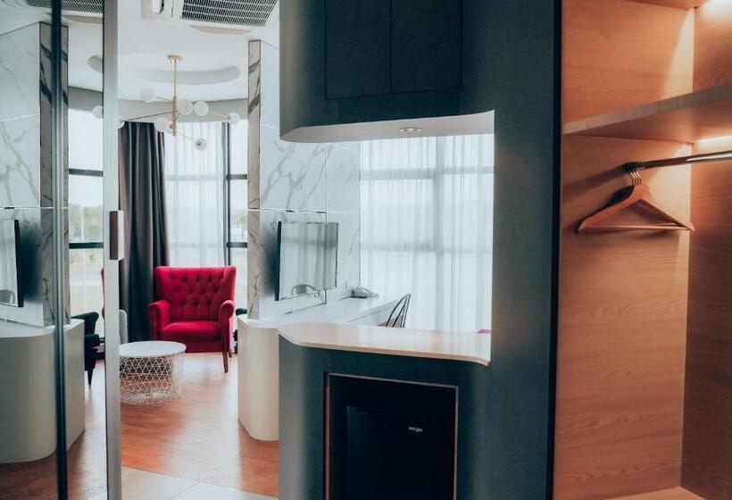 سوئیت با تخت بزرگ, Amigo Hotel Bintulu