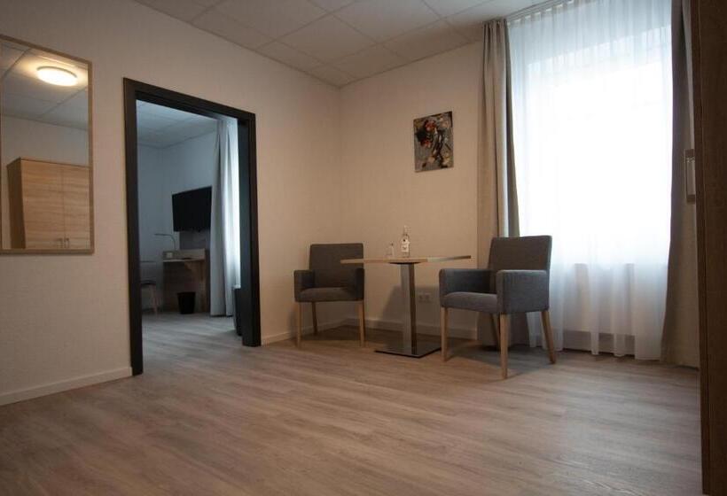 Полулюкс, Central Hotel Wagenfeld