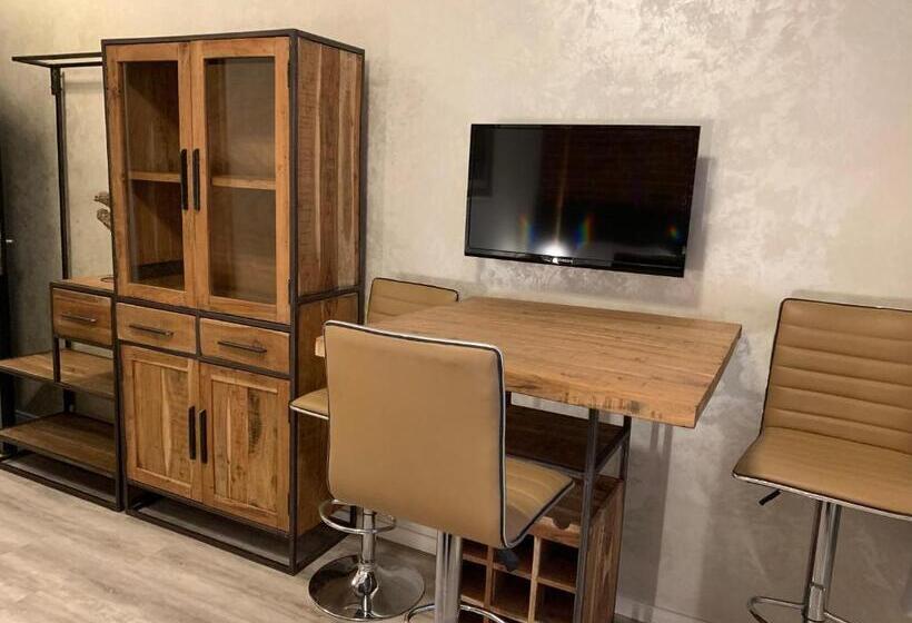 חדר סטנדרט, Haus 8