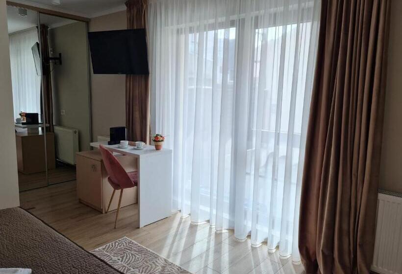 اتاق لوکس, Vila Mrv
