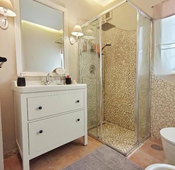 ویلای یک اتاق خوابه با استخر شنا, Villa Shardana B&b