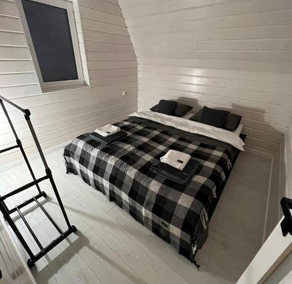 Дом 2 Спальни, Kitica House