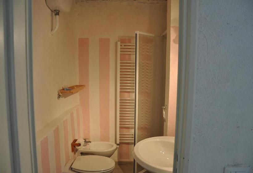 اتاق استاندارد با چشم‌انداز باغ, Agriturismo B&b Luna Di Quarazzana In Fivizzano Tuscany