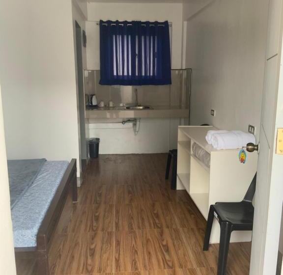 اتاق اکونومی, Chillax Inn