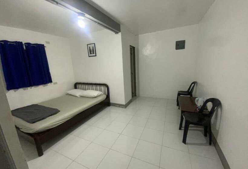 استودیوی استاندارد, Chillax Inn
