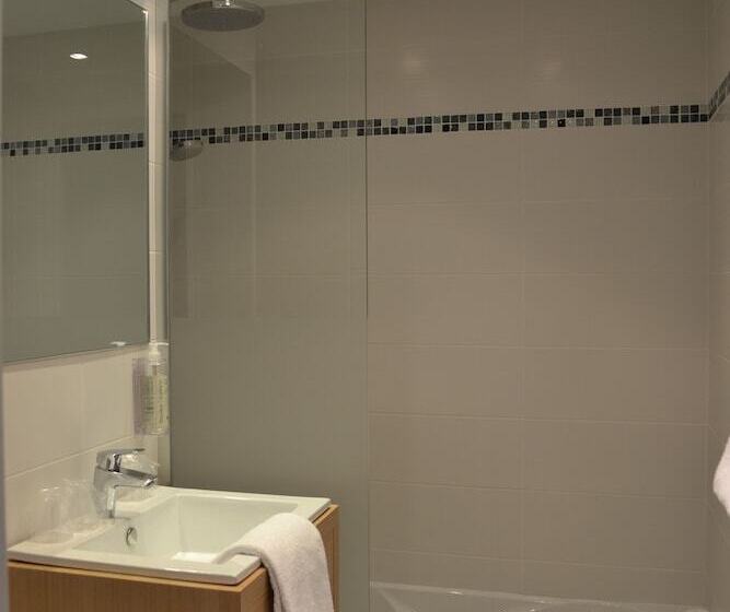 اتاق استاندارد سه نفره, Brit Hotel Les Alizes