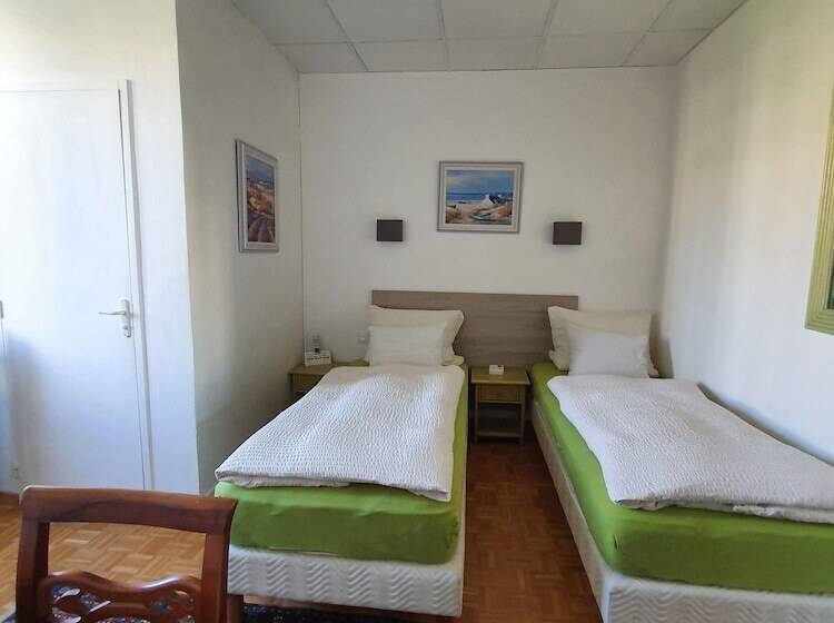 标准三人间, Logis Hôtel Villa Victorine