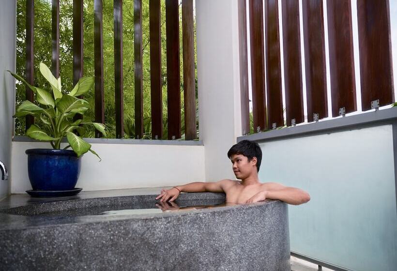 اتاق لوکس با چشم‌انداز استخر, Rambutan Resort – Phnom Penh