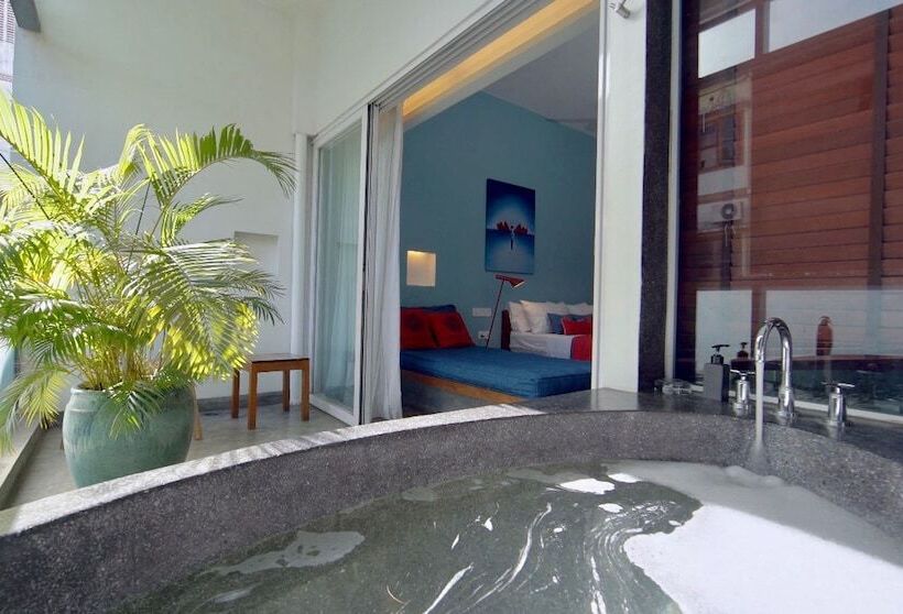 اتاق لوکس با چشم‌انداز استخر, Rambutan Resort – Phnom Penh