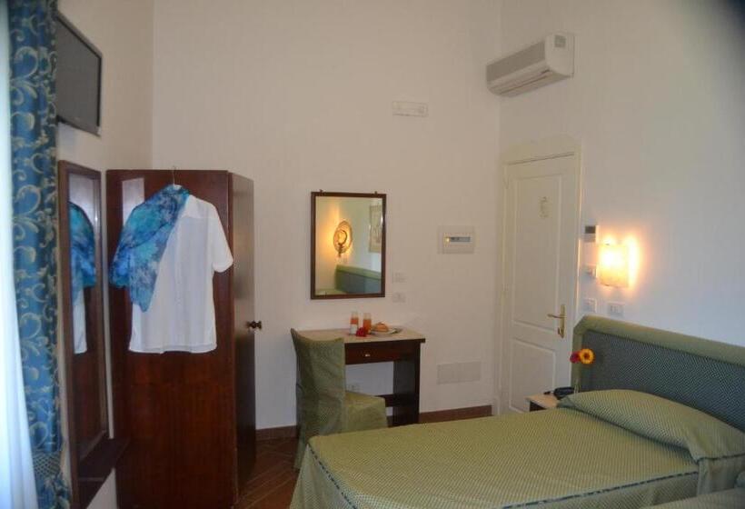 Quarto Estandar, Royal Hills