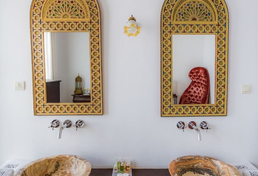 시니어 스위트, Blanco Riad