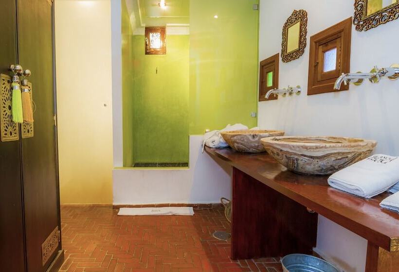 시니어 스위트, Blanco Riad