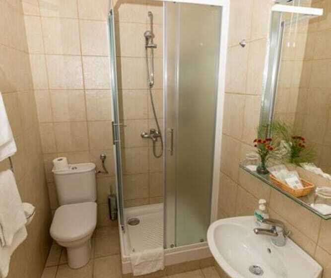 اتاق لوکس با چشم‌انداز دریا, Castelletto