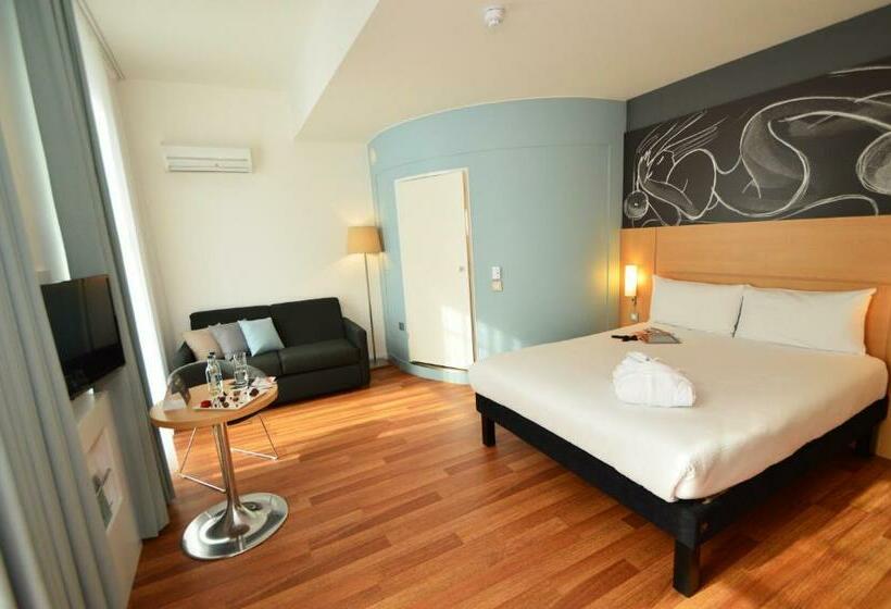 اتاق پرمیوم, Ibis Edinburgh Centre South Bridge – Royal Mile