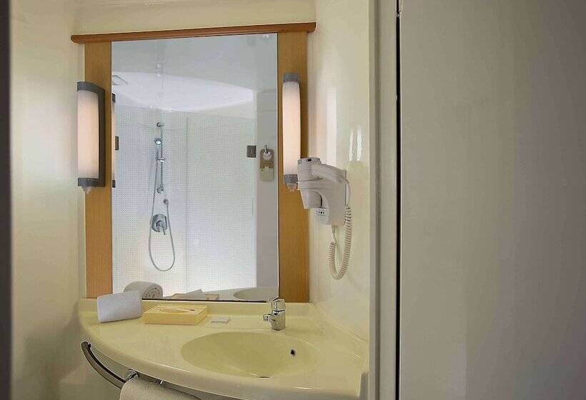 Номер Superior, Ibis New Delhi Aerocity   An Accor Brand