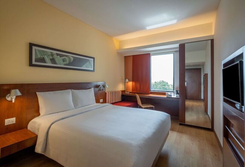 Номер Superior, Ibis New Delhi Aerocity   An Accor Brand