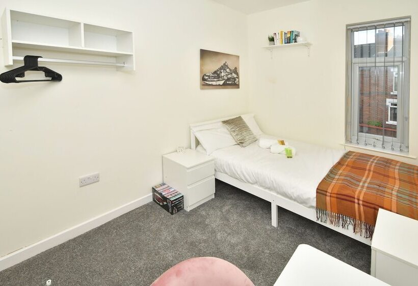اتاق استاندارد با سرویس بهداشتی مشترک, Townhouse @ Hall O Shaw Street Crewe