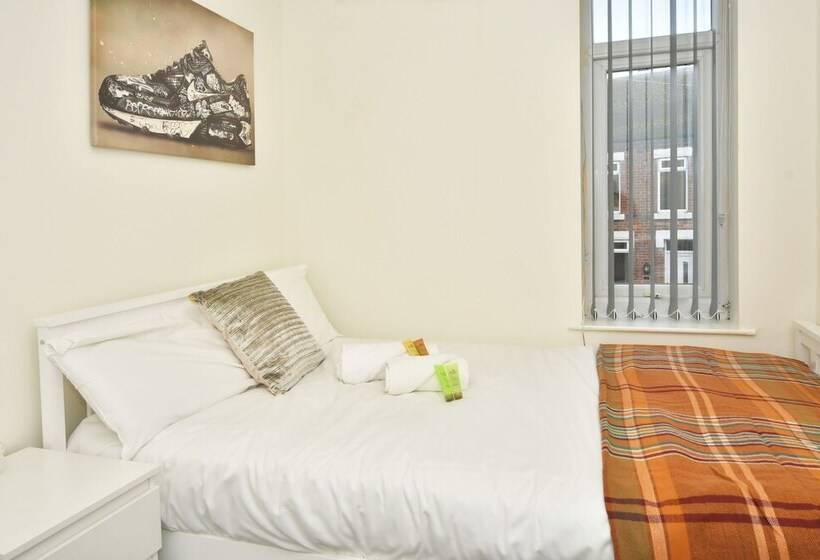 اتاق استاندارد با سرویس بهداشتی مشترک, Townhouse @ Hall O Shaw Street Crewe