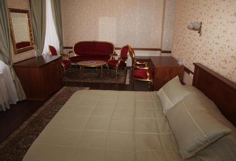 سوییت اجرایی, Vila Sigal Pogradec