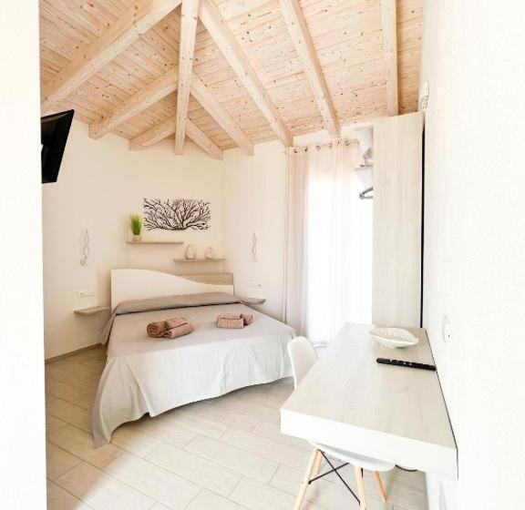 اتاق لوکس با چشم‌انداز, Seaside Home