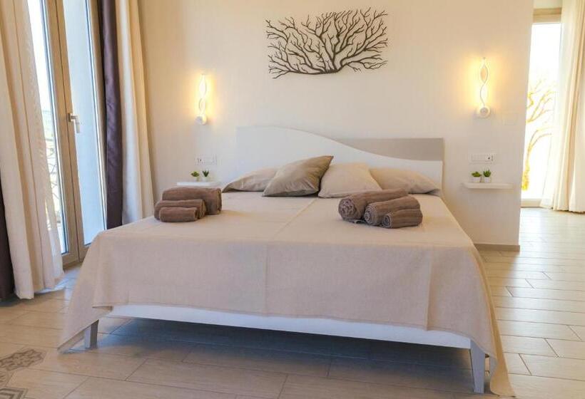 اتاق لوکس با تخت بزرگ, Seaside Home
