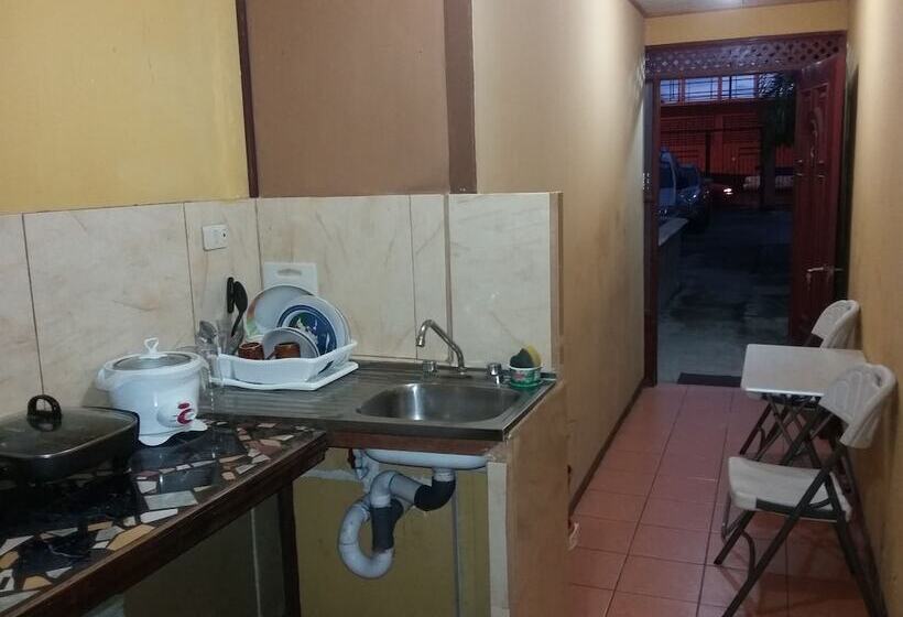 استودیوی استاندارد, Cabinas Madeleine