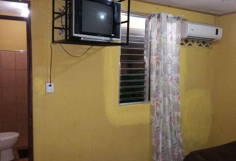 استودیوی استاندارد, Cabinas Madeleine